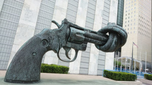 The Knotted Gun pro peace sculpture The Knotted Gun pro peace sculpture